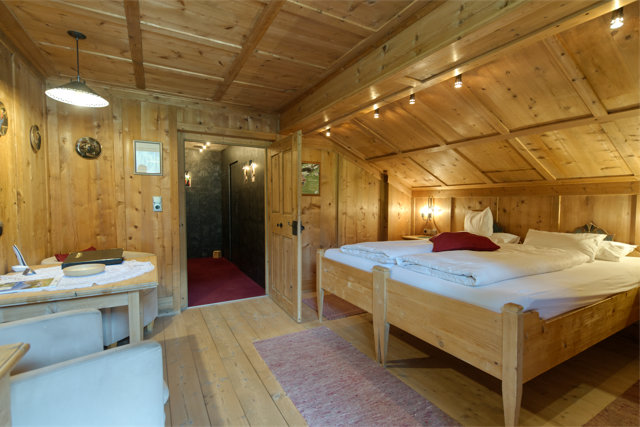 Doppelzimmer Dr. Jäger mit Designer Bad im Gannerhof Haupthaus