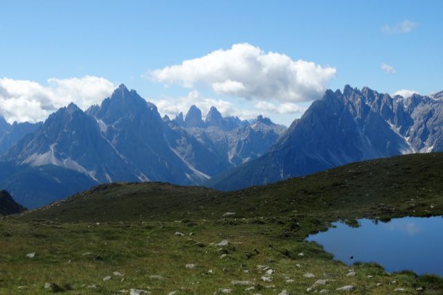 Der Riese Haunold - Blick vom Herz-Ass Weg Richtung Dreischusterspitze, Drei Zinnen & Haunold. | © Franz Bergmann